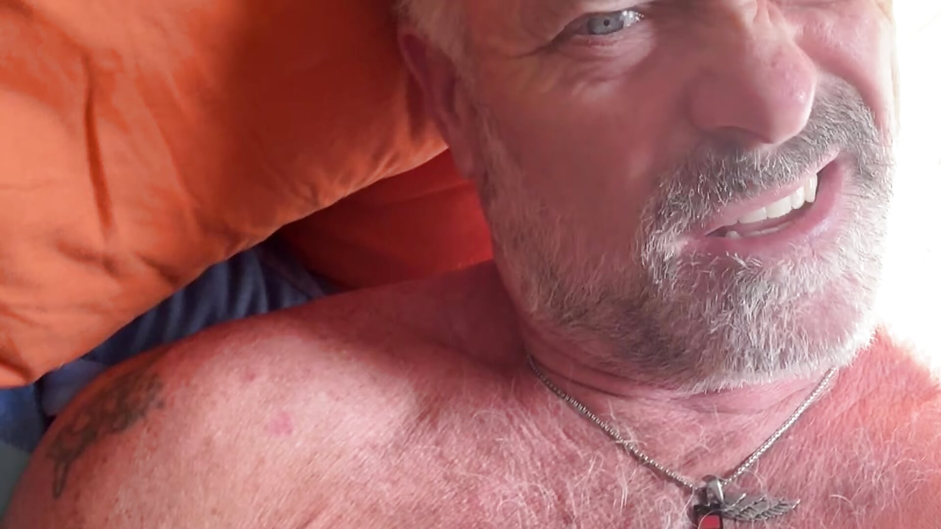 Star tattoo – video modela na kameri DaddybearVLC