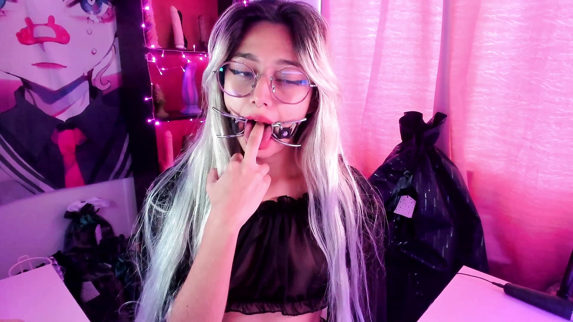 the power of the spider gag - video by amber_yull cam model