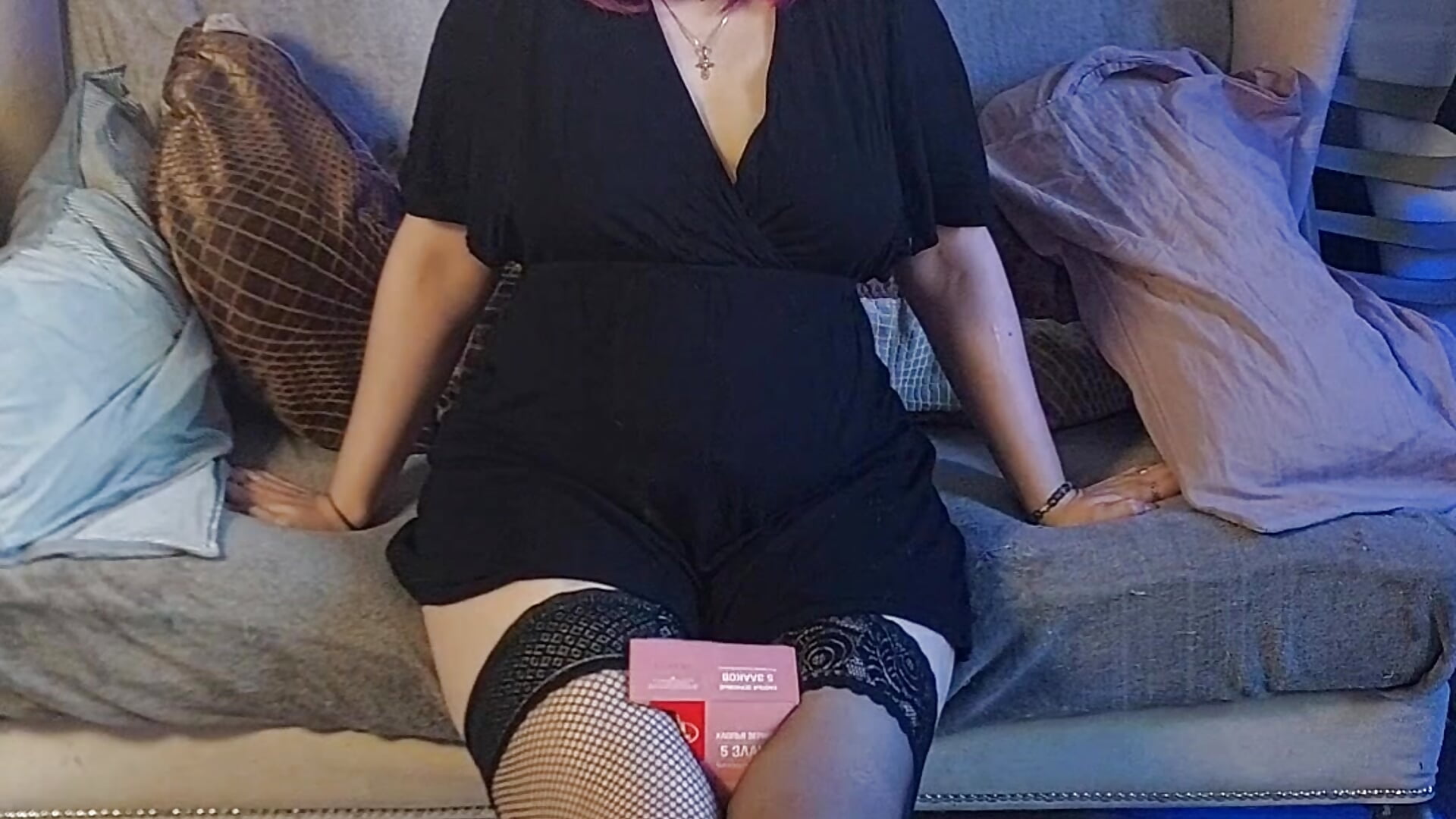 Destroying a cereal box with strong thighs