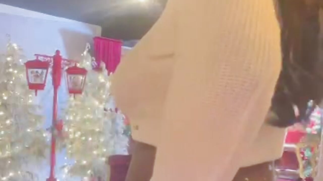 Season of Giving 🎁 - video by Noa_Adams cam model