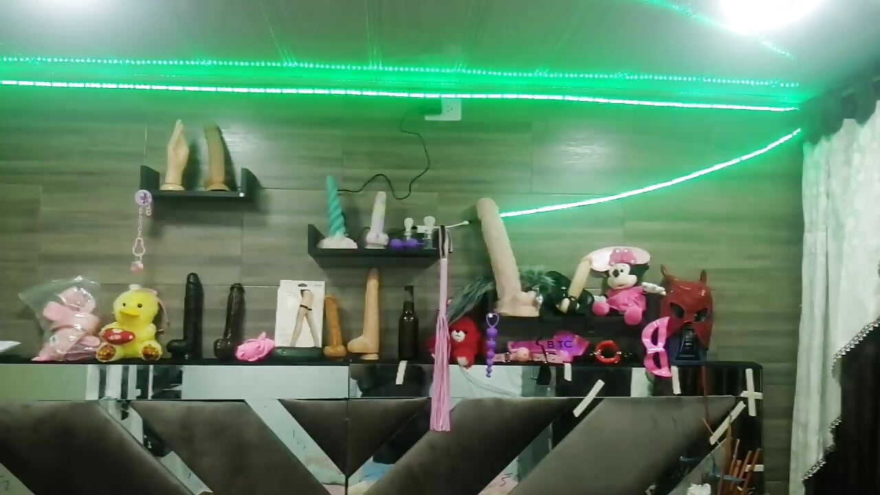 New Games More Fun - video by Nastymomslave cam model