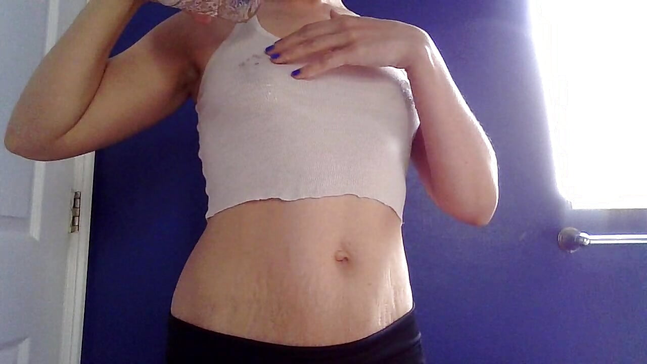 Wet t-shirt contest!! - video oleh model kamera lodestar