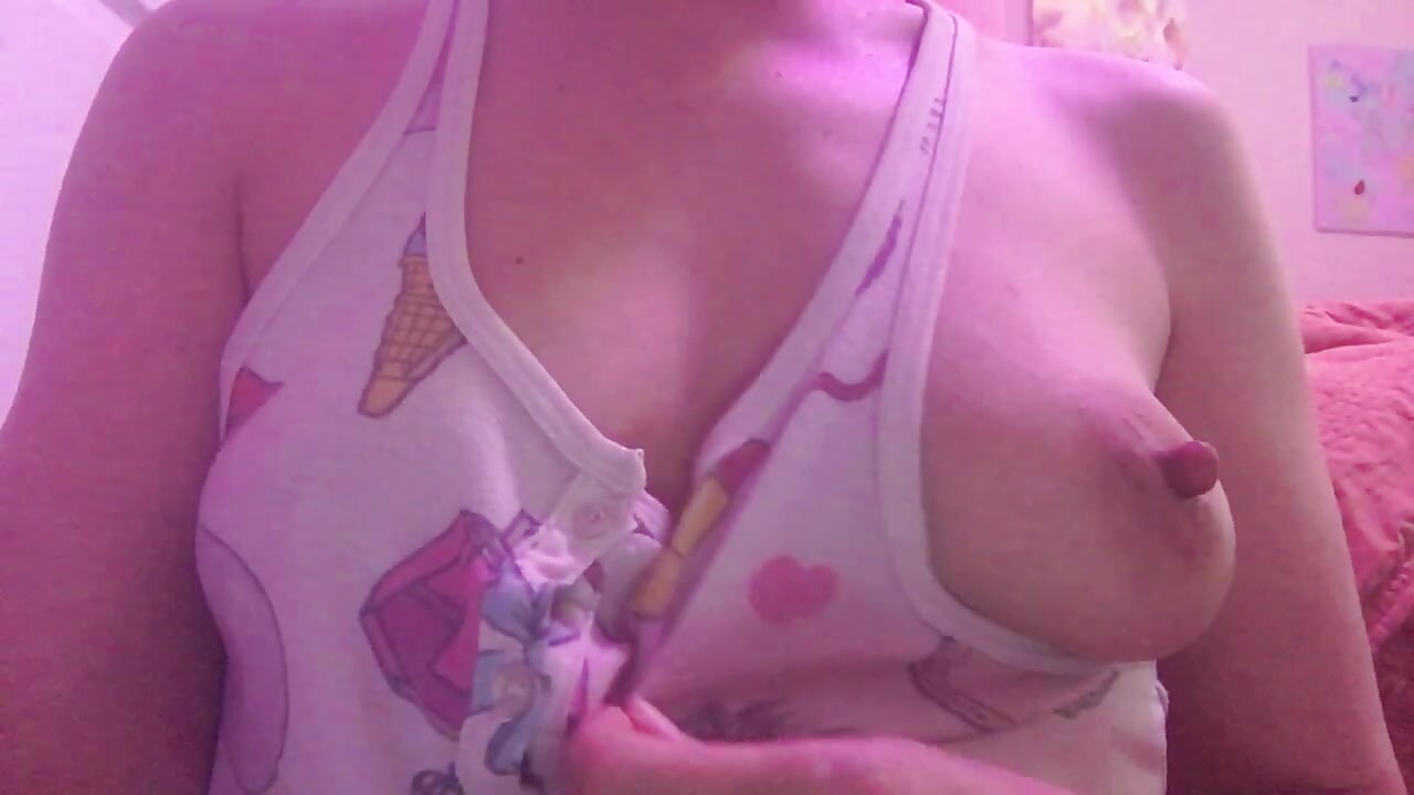 Pull my tits out of my tank top - video oleh model kamera lodestar