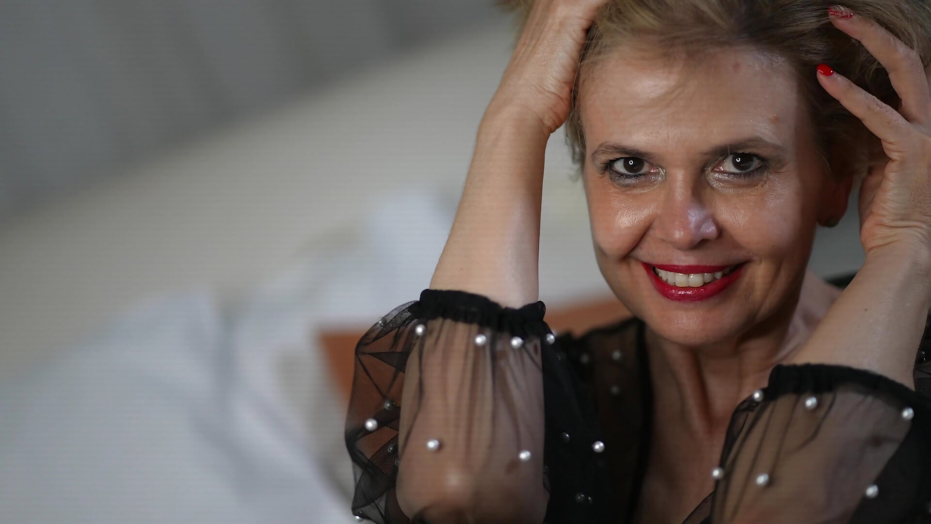 Bedroom dreams - video by LaidyAlma cam model