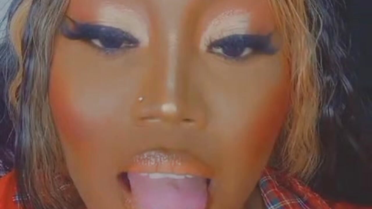 Tongue Piercing - vídeo de Sexy_sharntel modelo de câmara