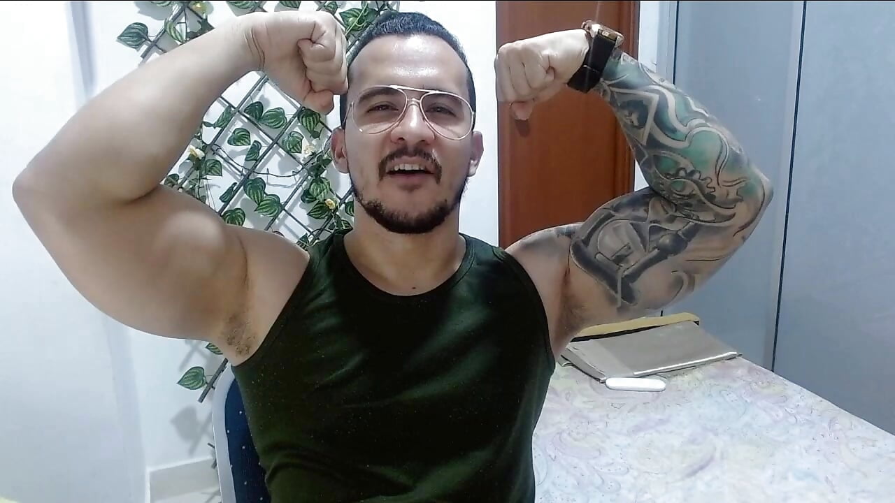 If you think I'm hot; wait to see me ejaculate, I introduce myself !! - video by christian_colombian1 cam model