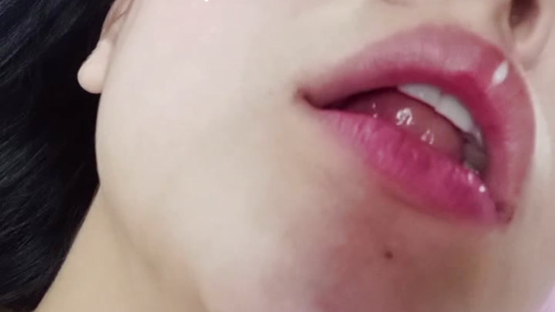 eating my favorite candy - video by Miss_cand7 cam model