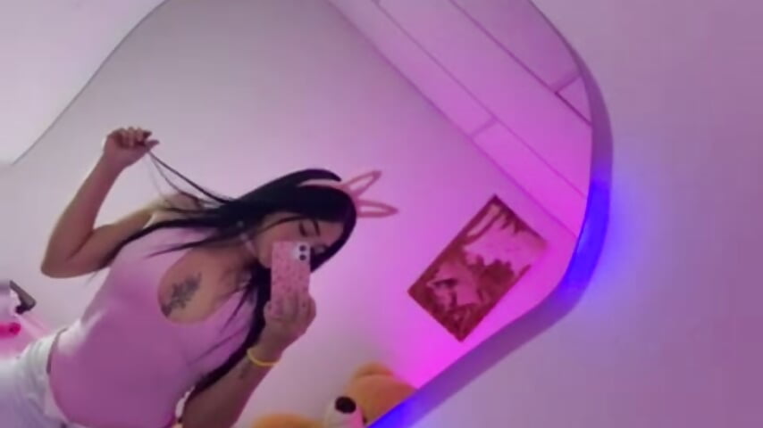 Pink 🫦 - video by Lolaa_0123 cam model