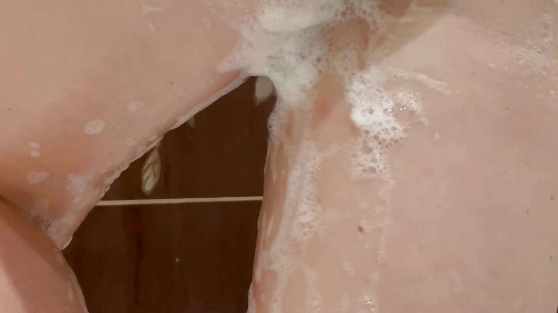 ass tease in the bathroom – video od webkamerové modelky sunshineeve23