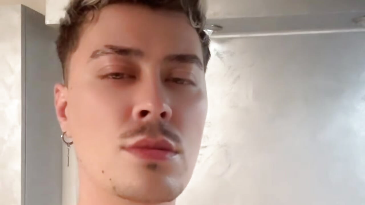 Let the alpha seduce you - video by Dirty_Ken69 cam model