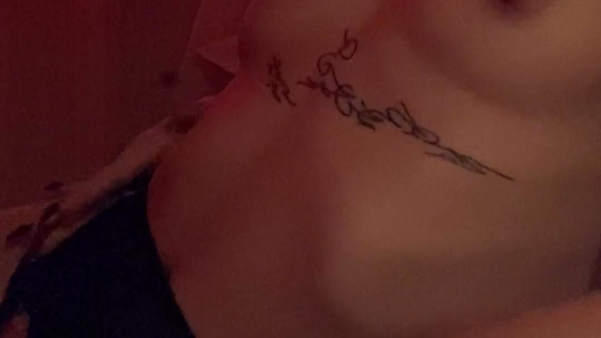 20220719-30409-655 AM - video di aDORAble modella di cam