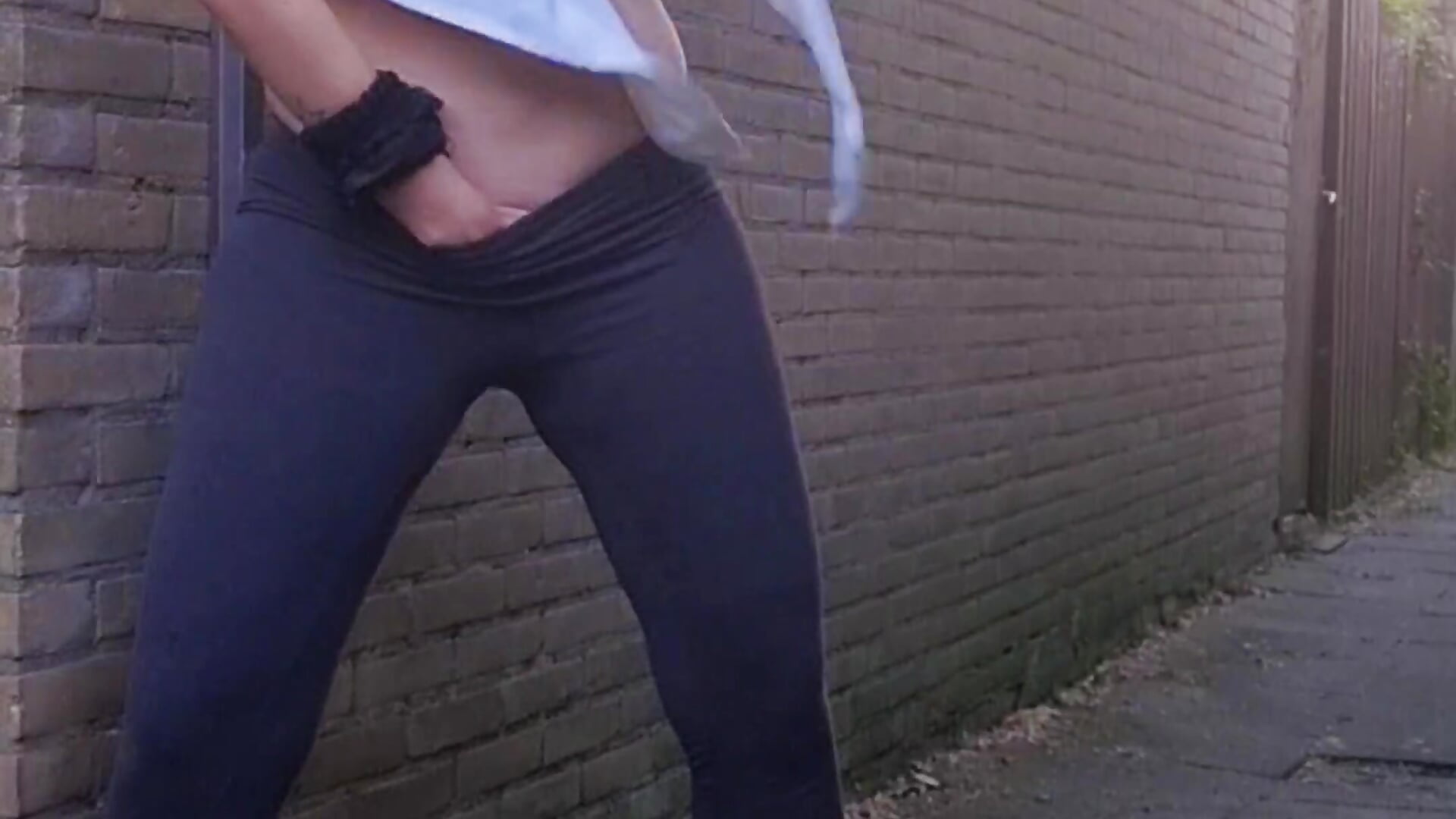 Free preview: squirting in an alley - video by MamaClaire90 cam model