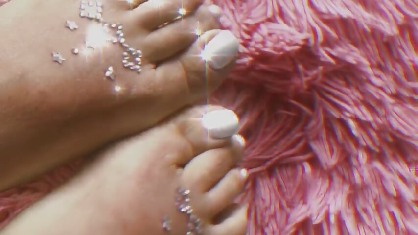 The shine my feet - video by IsabelCardona_ cam model