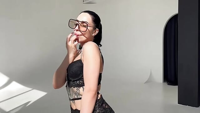 Sun play on my amazing  body - video by EvaRate cam model