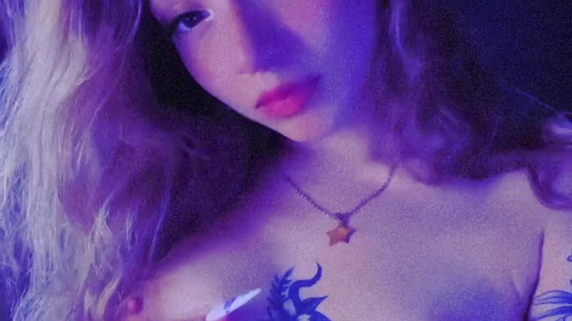 Tits - video by _1_hannah cam model