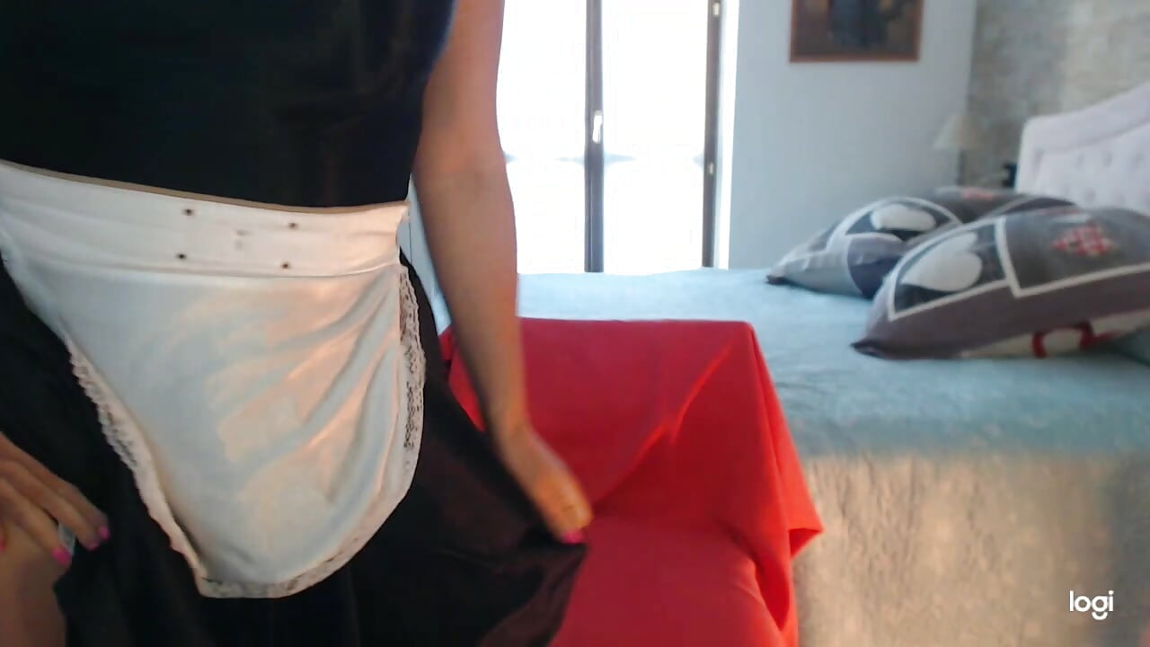 la tua cameriera - video by lulu_italy cam model