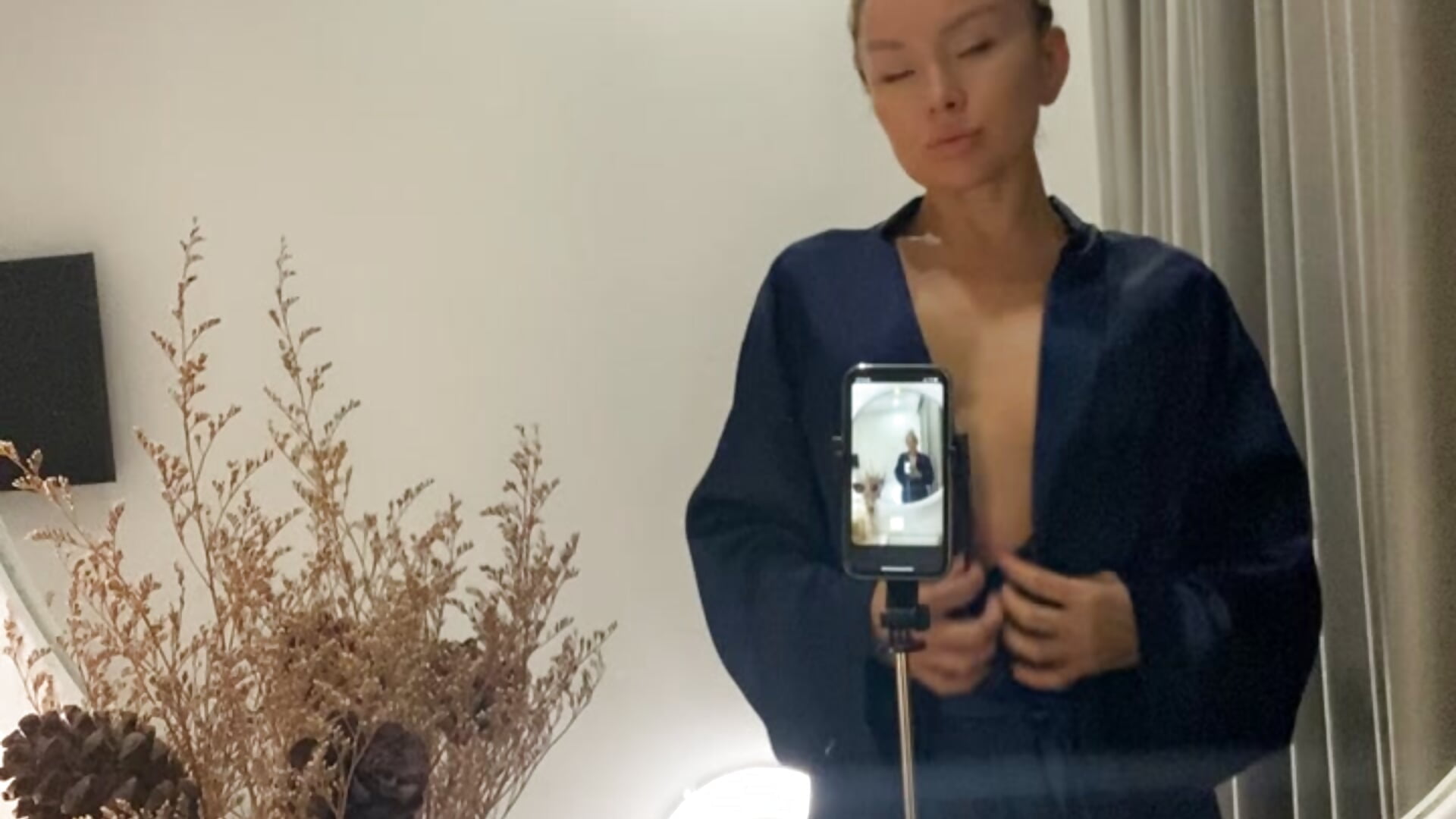 Nine hours of flight behind us😇 - clip cu AvaSultry model videochat
