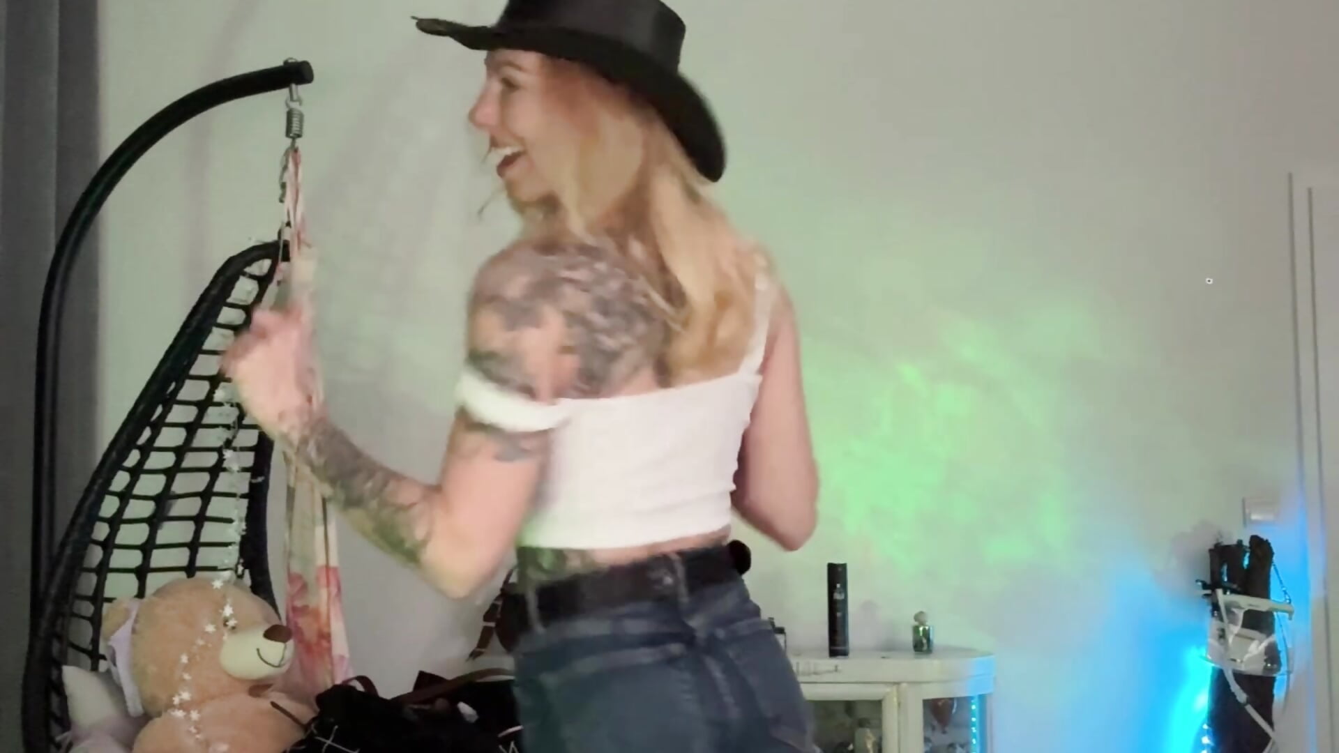 Howdy die Cowgirl- Ära ist freigeschaltet 😍 Danke an den Gönner💋 – video modela na kameri LaraPunkt