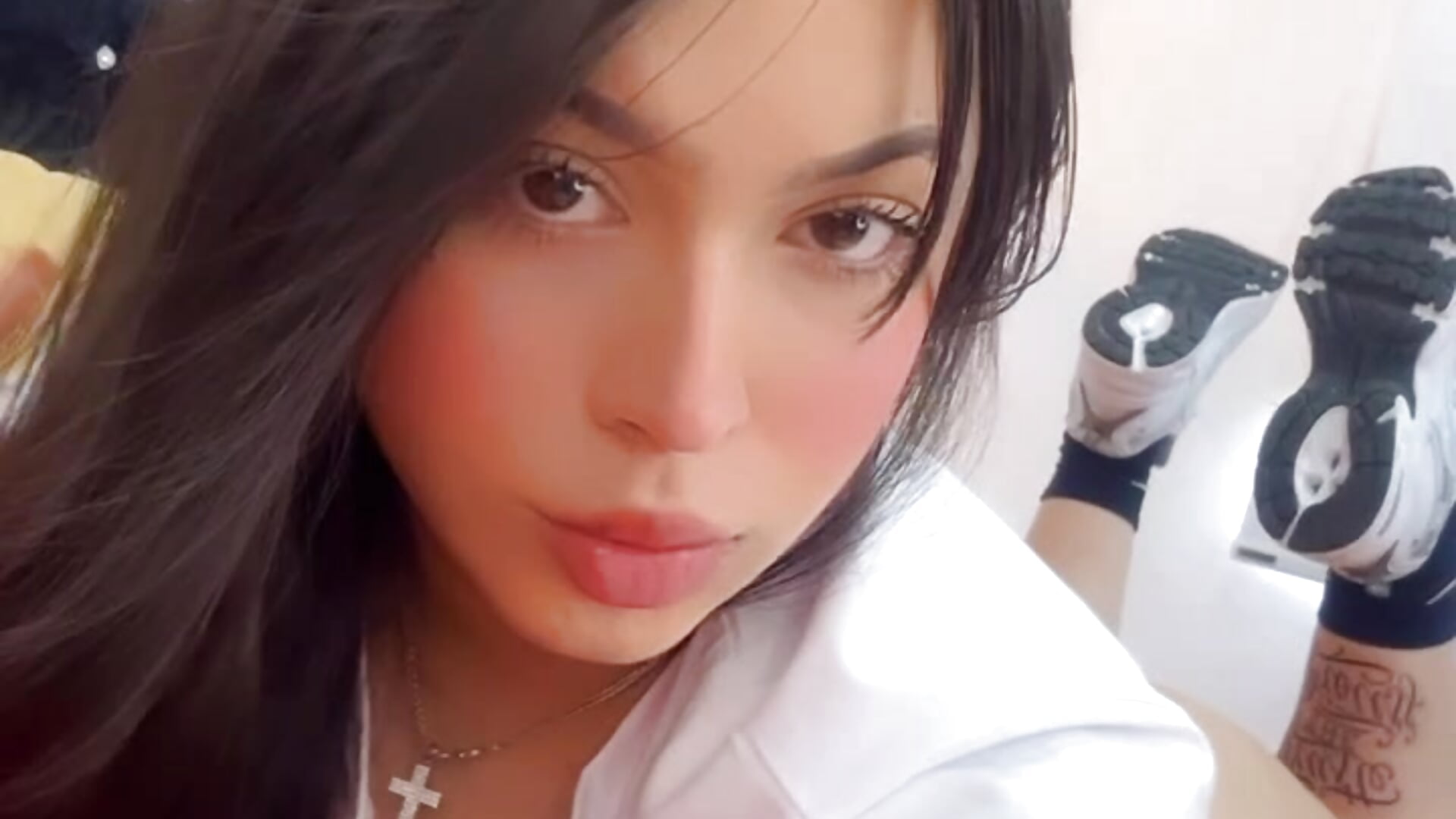 Relax here 😶‍🌫️❤️‍🔥 - video by ivy_youth3 cam model