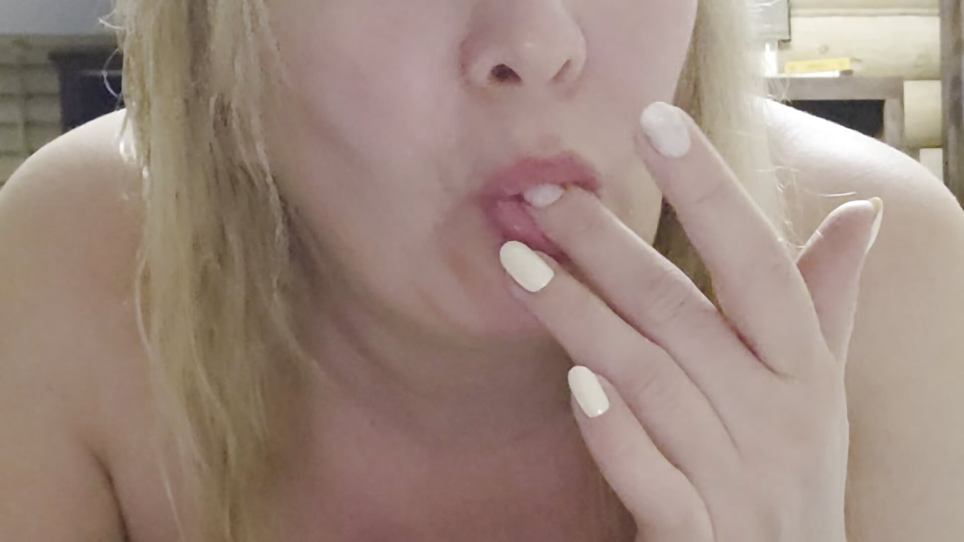 Suck your fingers? - video od modelky/modela Your_Liza