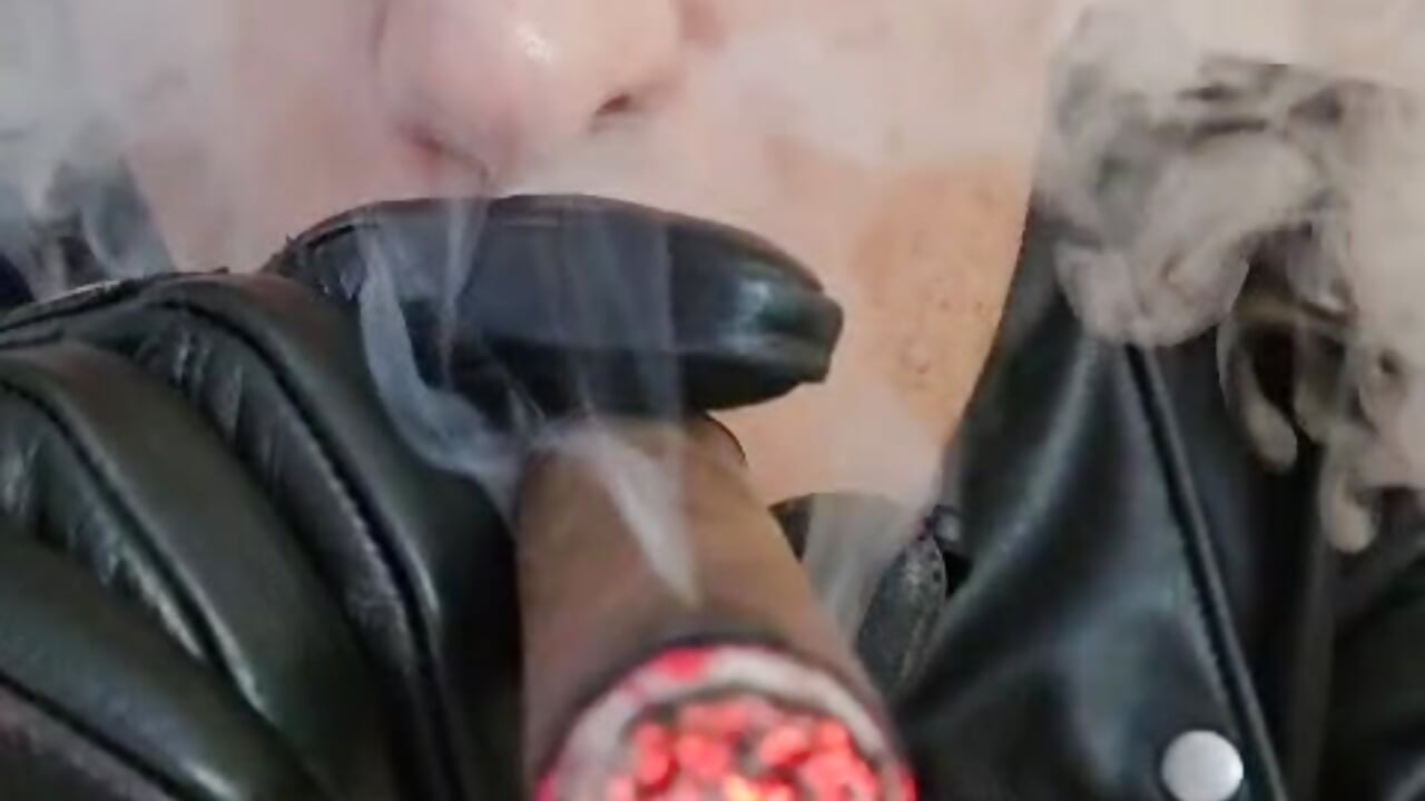 Smoking CIGAR - video by alphafingod cam model