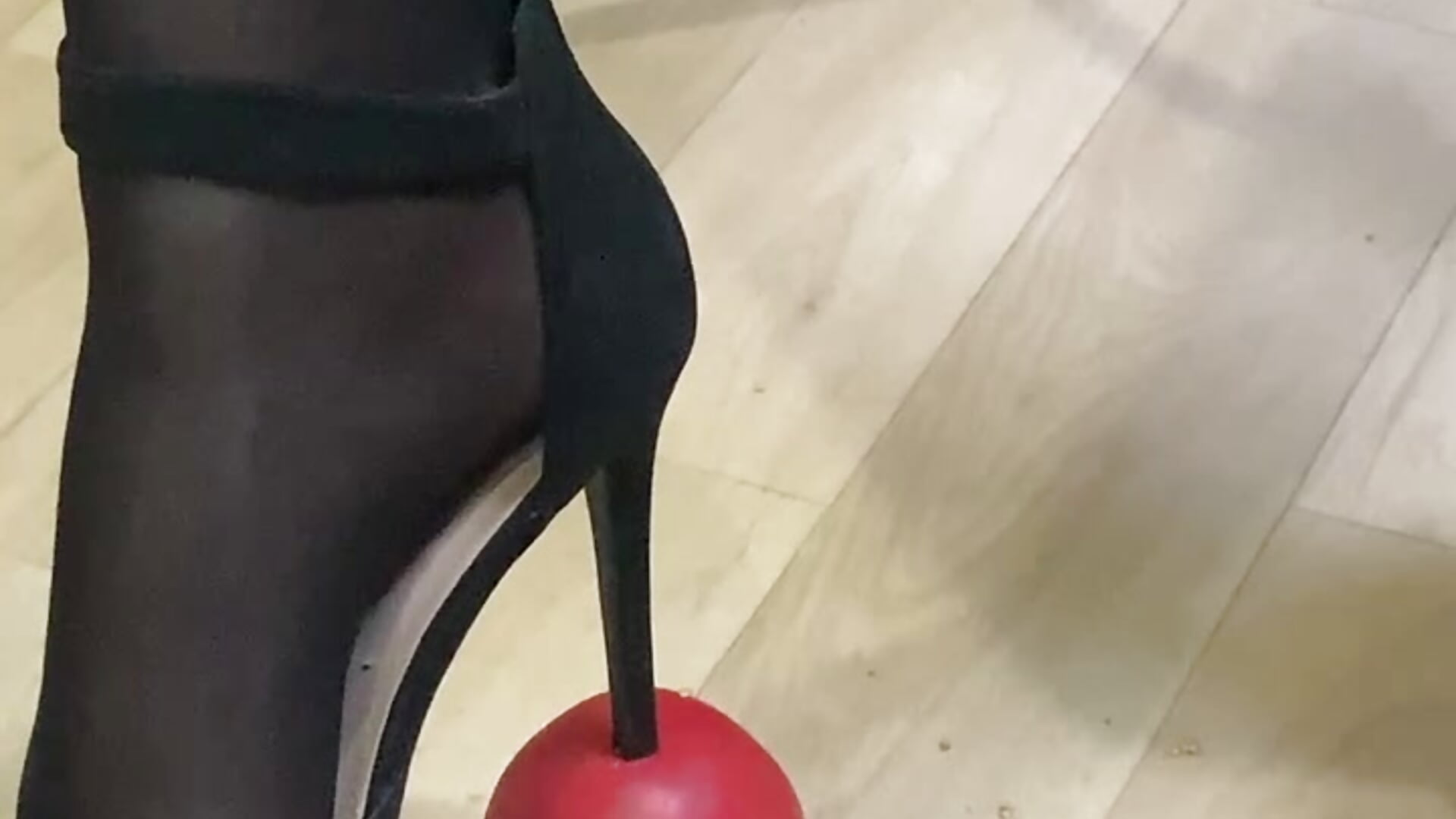 heels and tomato