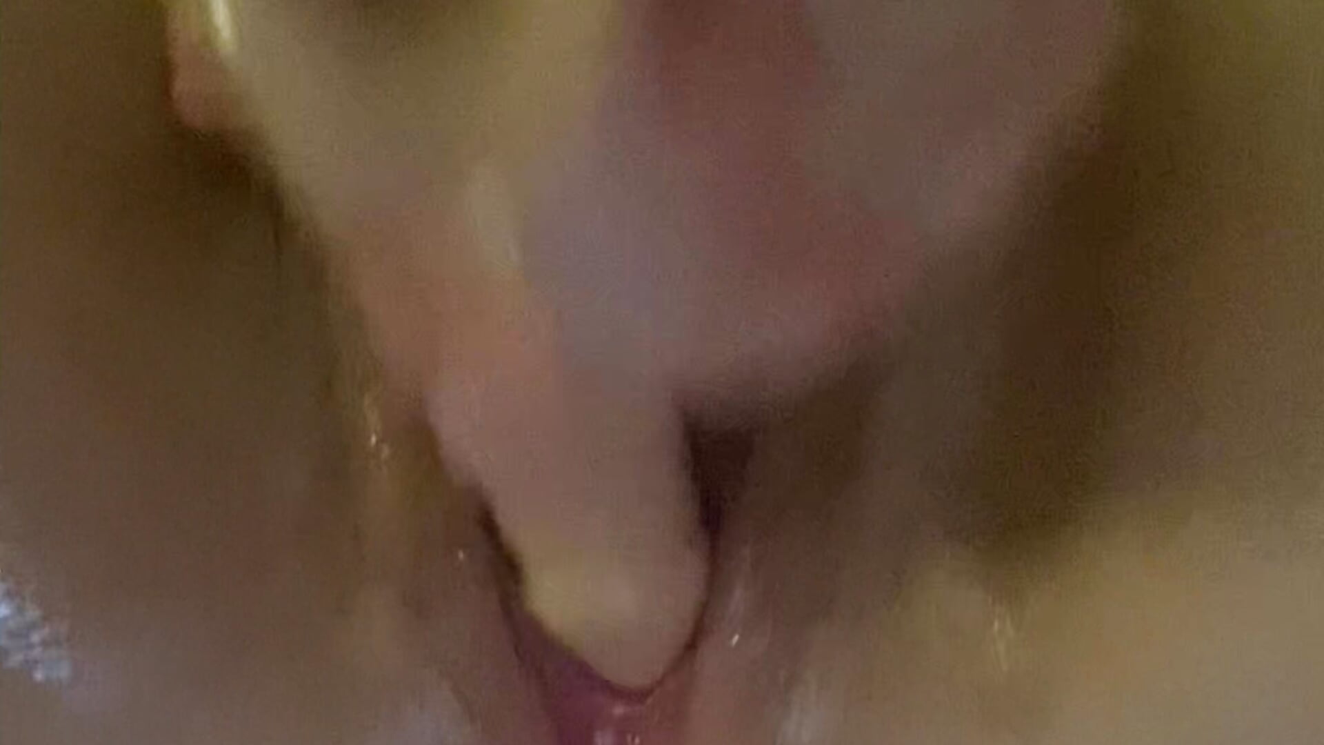 fucking pussy dildo to multiple squirt - video LaLunaRise kameramallilta