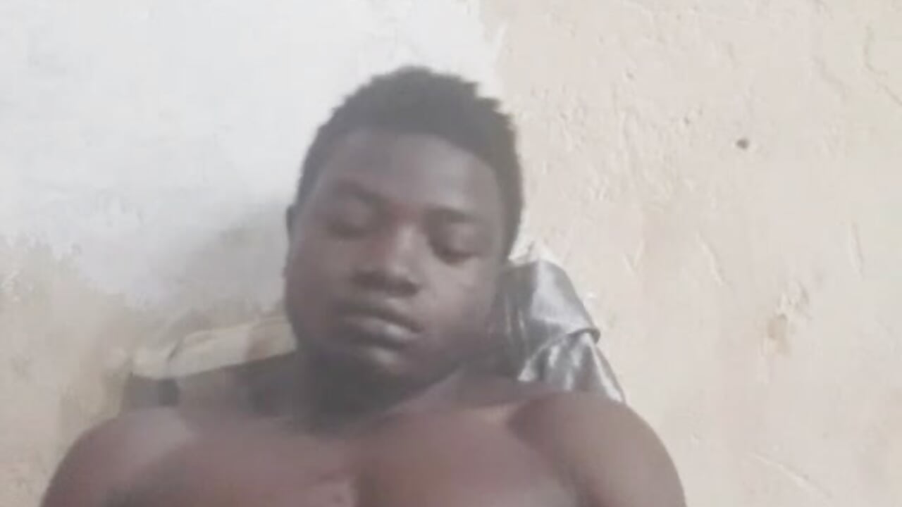 No body disturb me, I'm masturbating - video by Kingddikk cam model