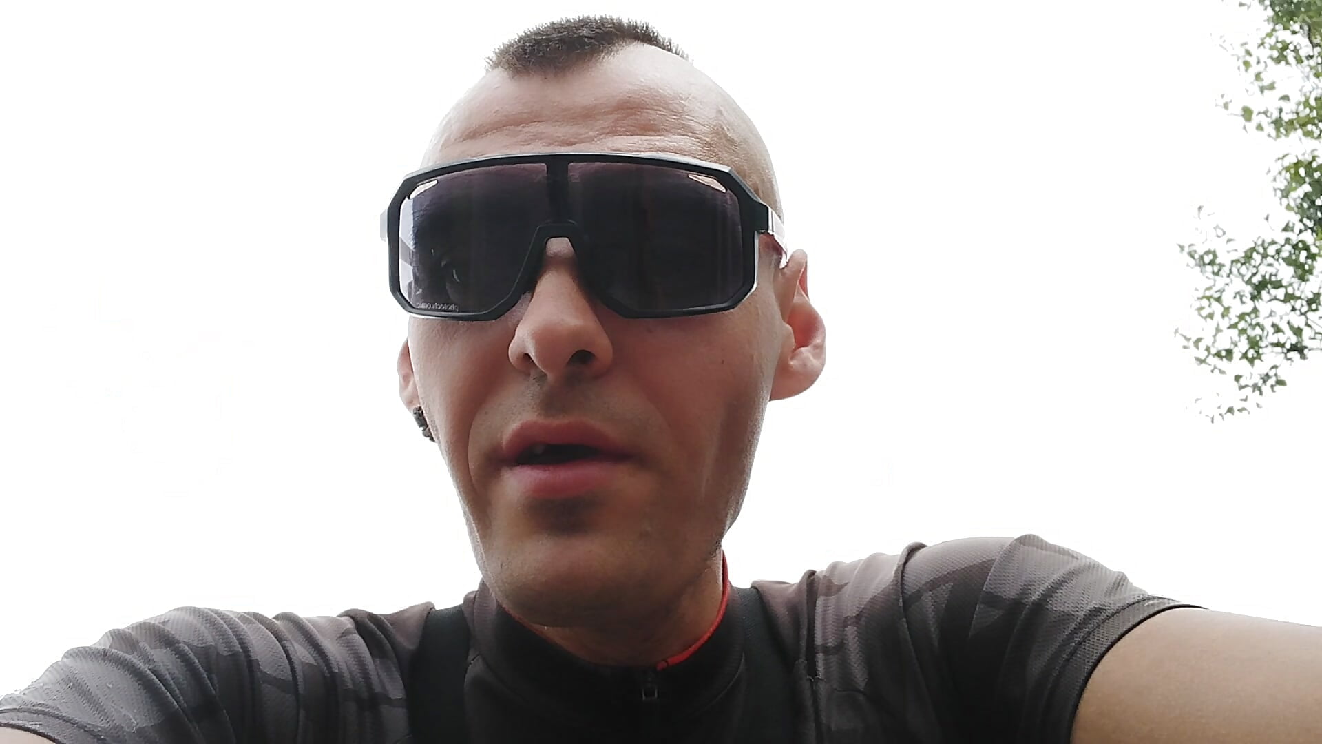 1 - video by BiketravelChat cam model