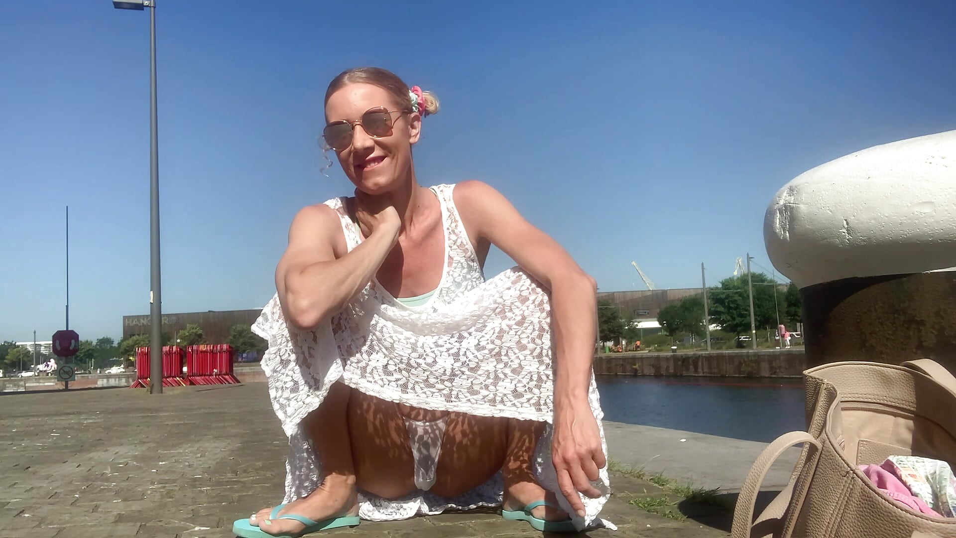 White lace dress exhib - Lola_Belgium 캠 모델의 동영상