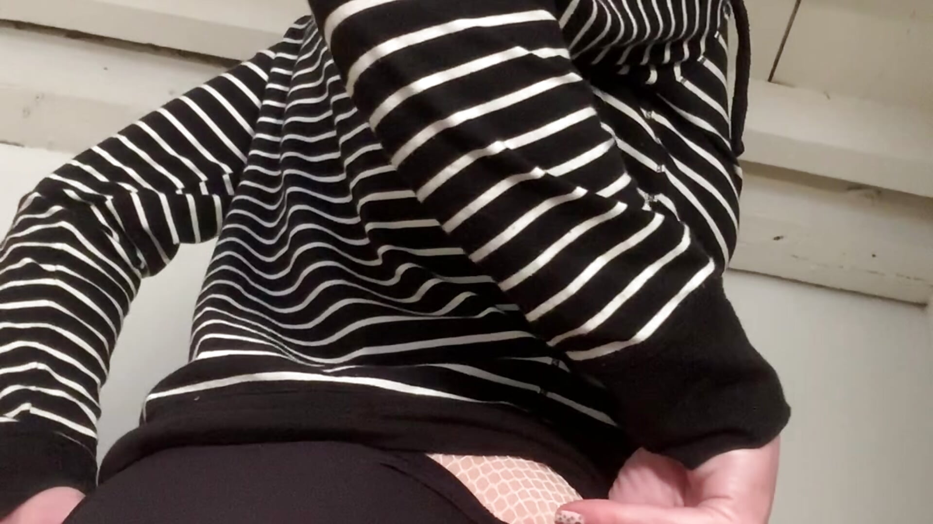 Ass flash in black and white - Lola_Belgium 캠 모델의 동영상