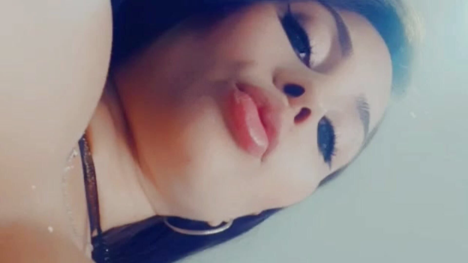 boobs－カメラキャストのAronna_Vの動画