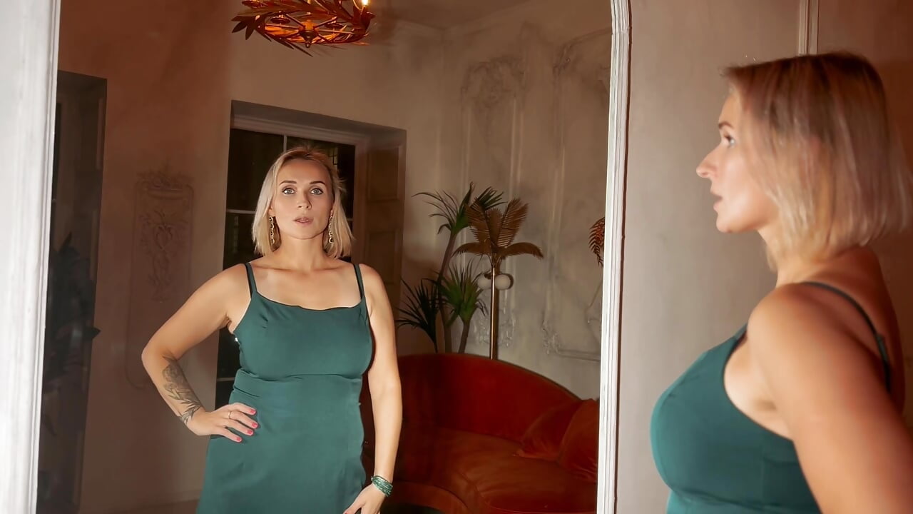 Watch me - vídeo de la modelo de cam Karinella_x