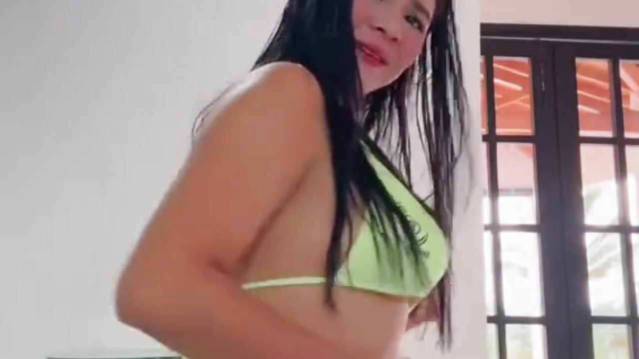 Ready to see me lose a bit of my innocence💚 - Video von paola_rodriguez Cam-Model