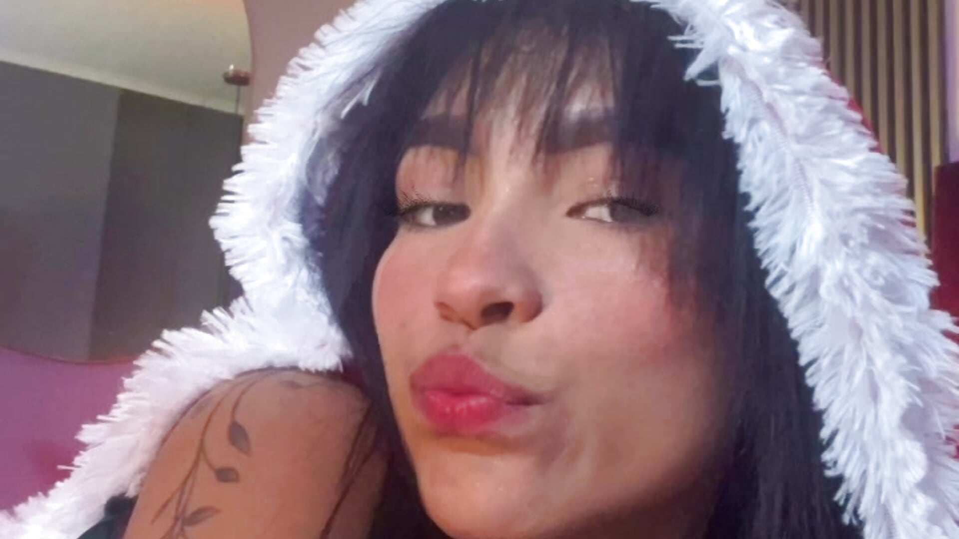 Do you want it to be your Christmas present?❤️‍🔥❤️‍🔥 - video di LauraAristizabal modella di cam