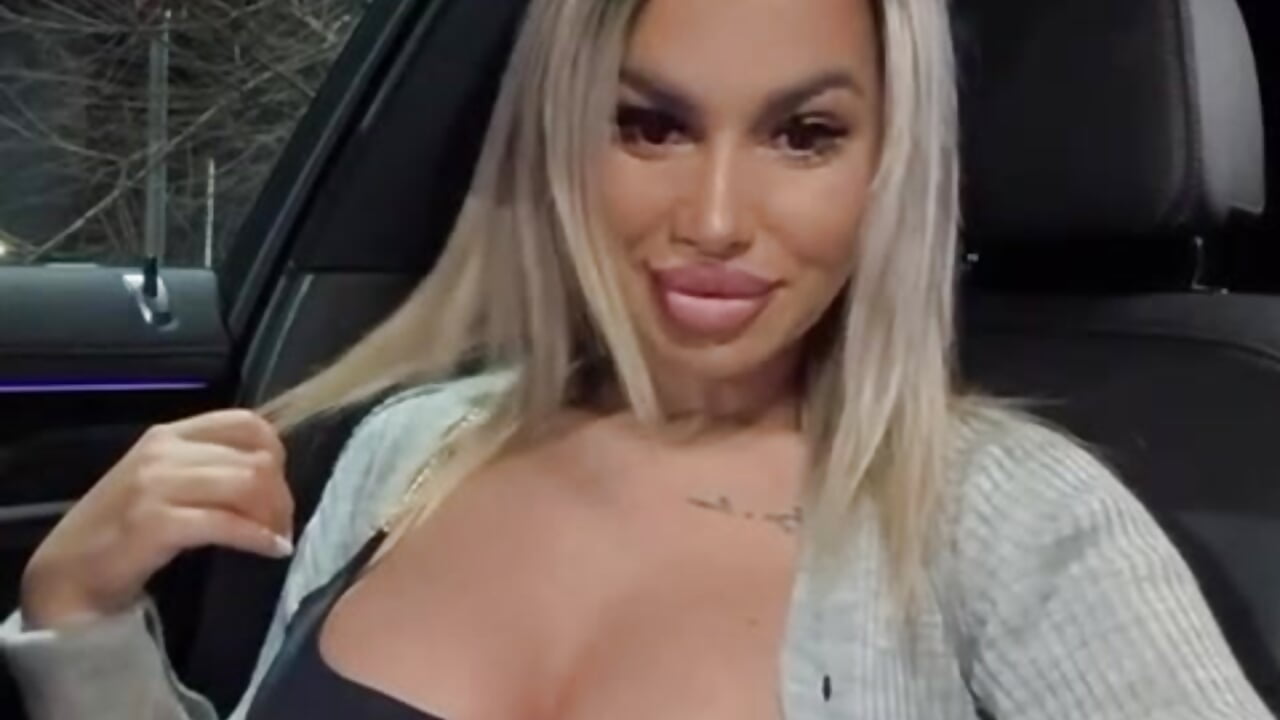 Do you want to kiss these sensual lips? - video by KirstieVegas cam model