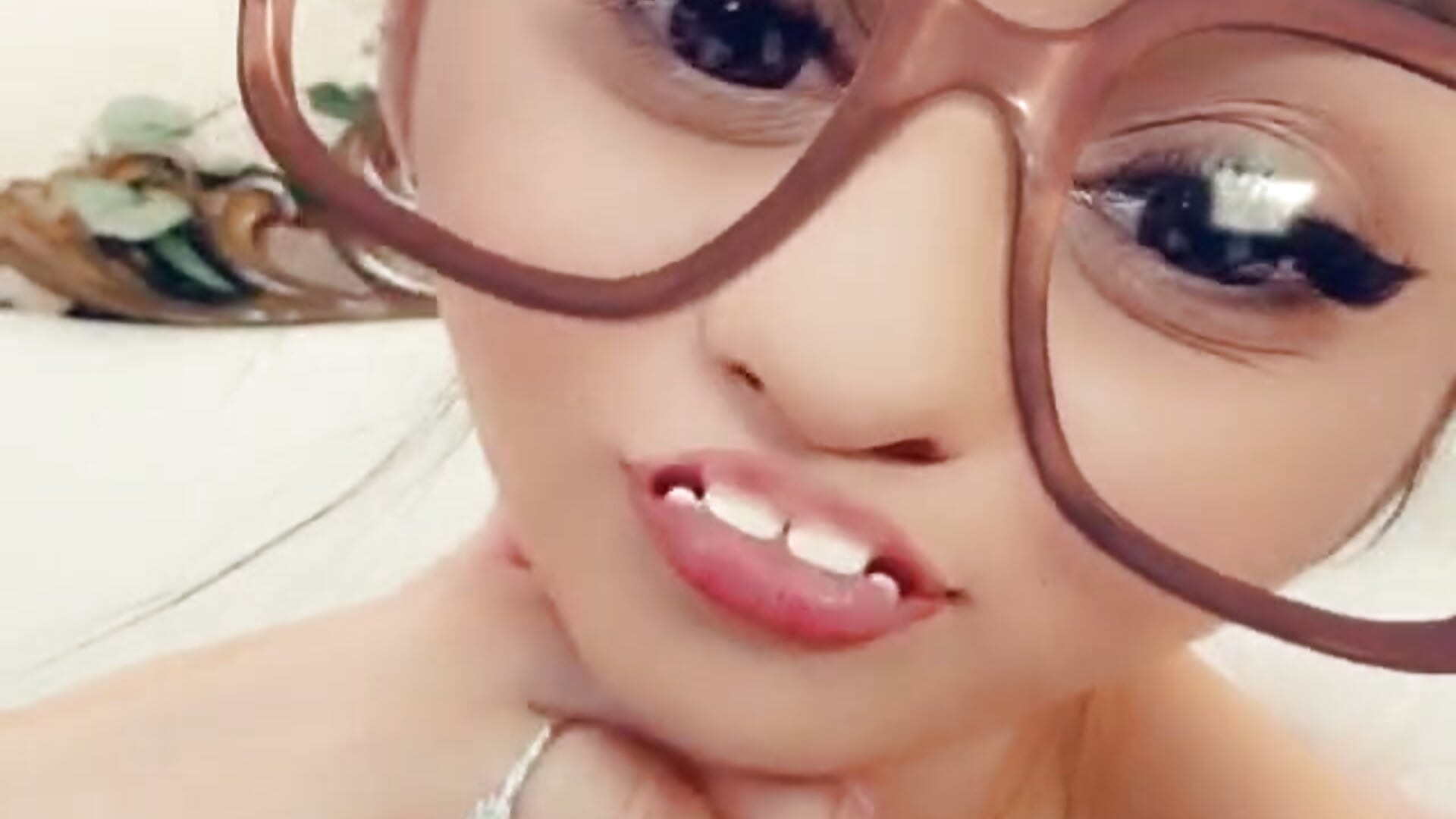 Guys, do you like me? - video by KirstieVegas cam model