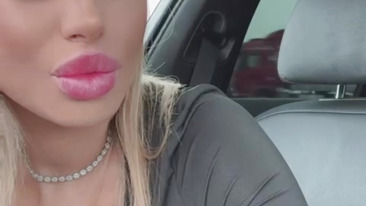 Can you give me a kiss?:wink: - video by KirstieVegas cam model
