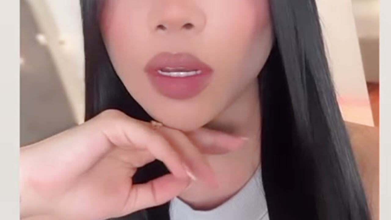 kiss - video by sarah_hiill cam model