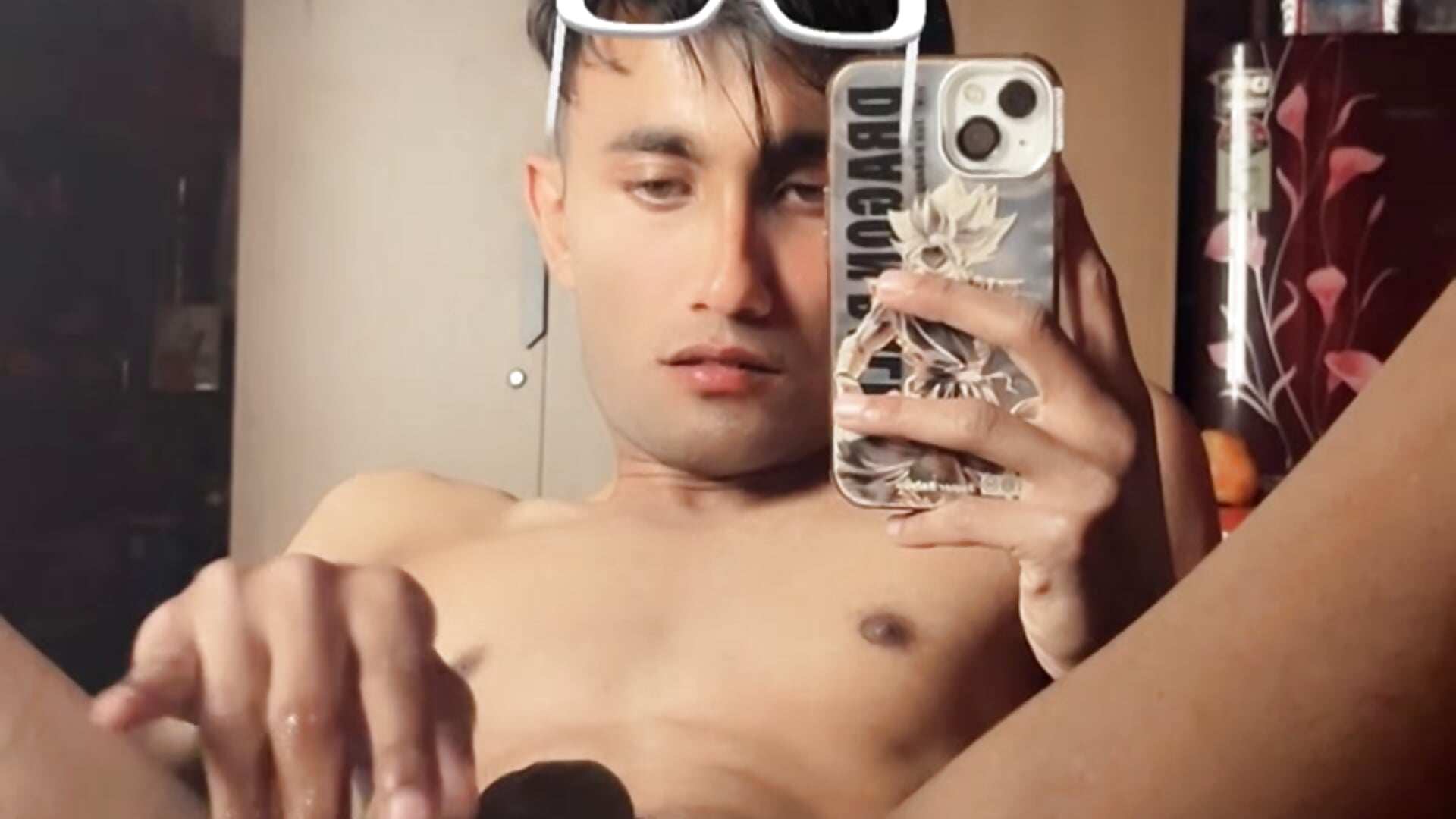 Fingering my big juicy hole 😋💦🍑 - video by Sexyslimguyy cam model