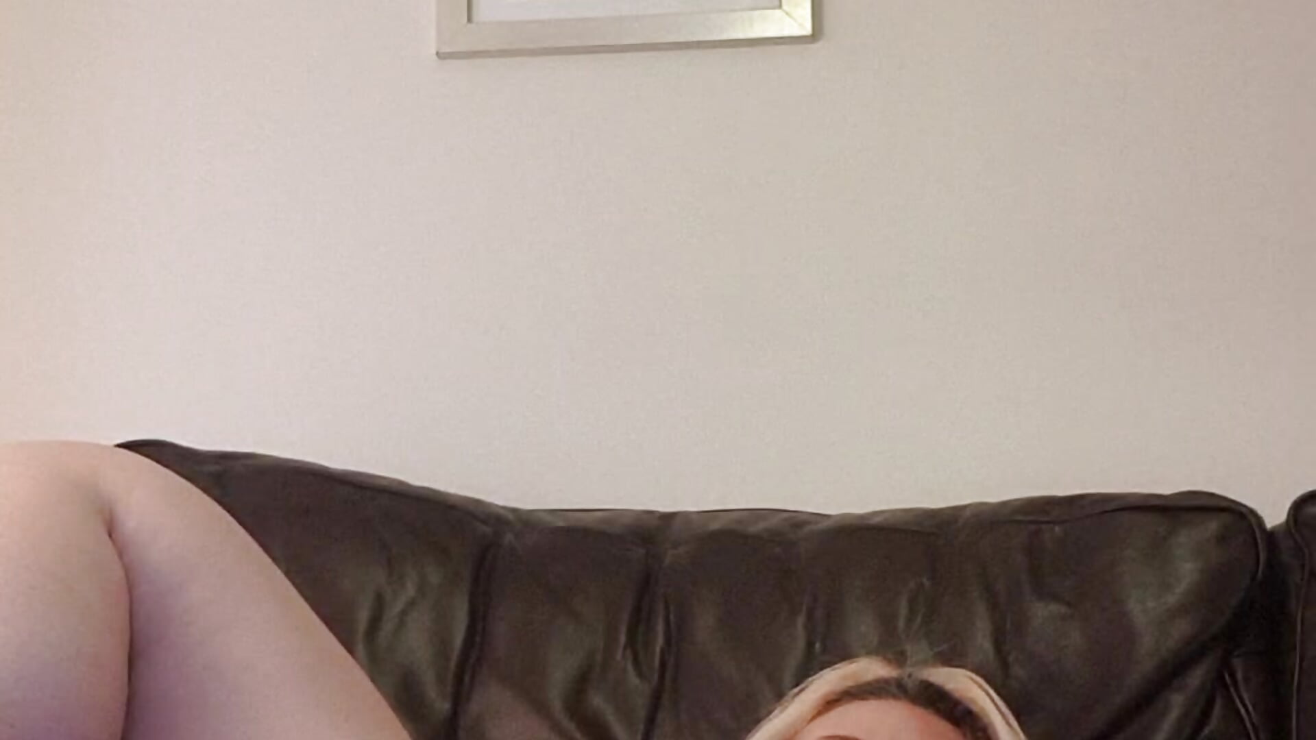 UPCLOSE PLAYEN WITH MY CLIT VIBRATING IT FUCKING MY PUSSY - video by elyink cam model