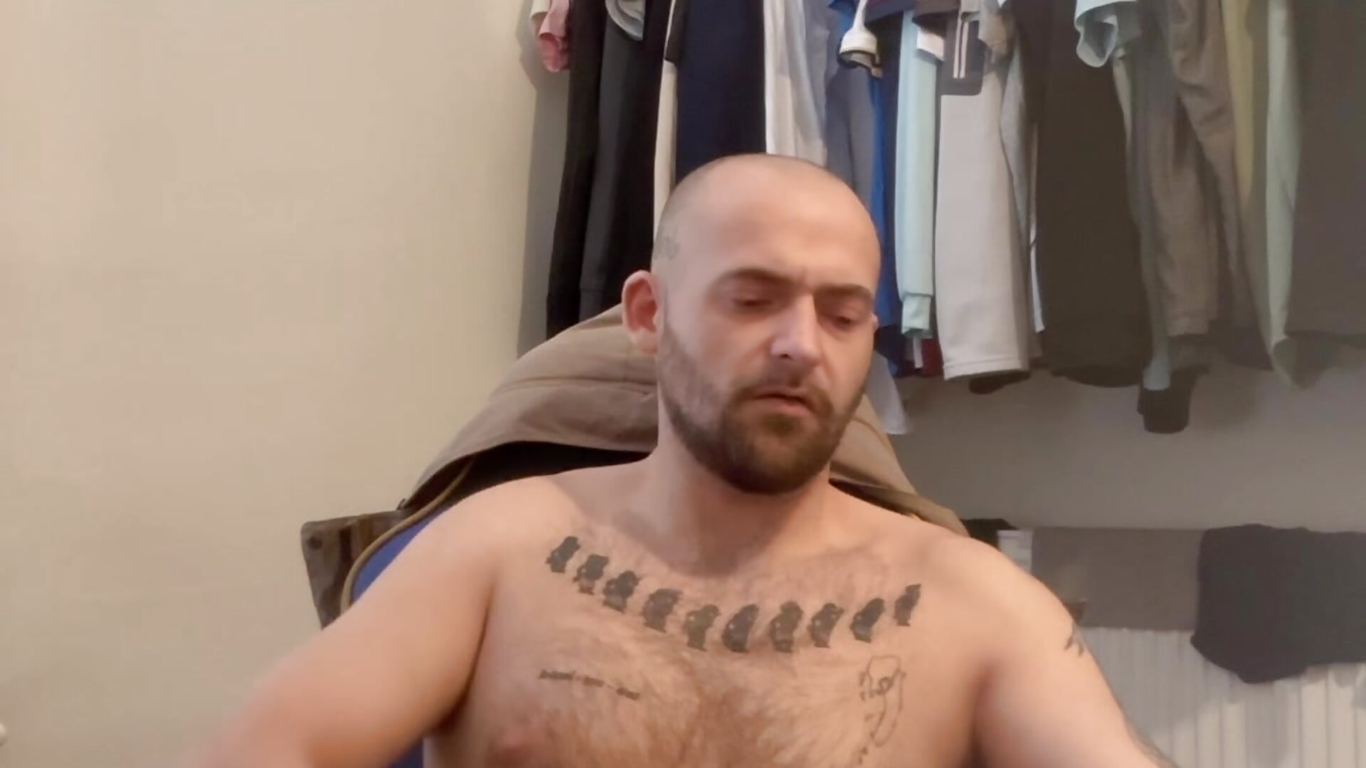 Lots of oil on this dick 🍆💦💦💦 - vidéo du modèle de showcams bigguy101