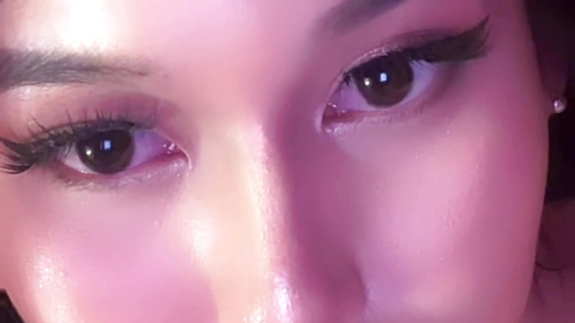 8119d2d0f362442f95efdc95bd60eeb1 - video by Hanabi_emerson cam model