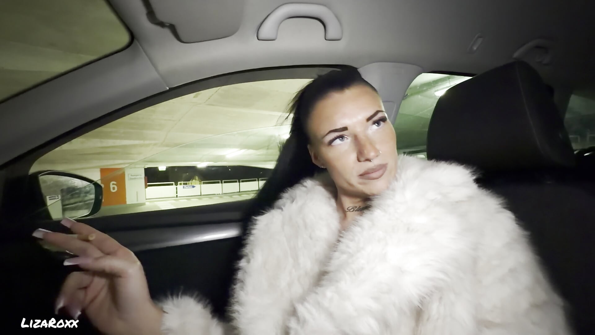 OUTDOOR RISKY PUBLIC FUCK - LizaRoxx 캠 모델의 동영상