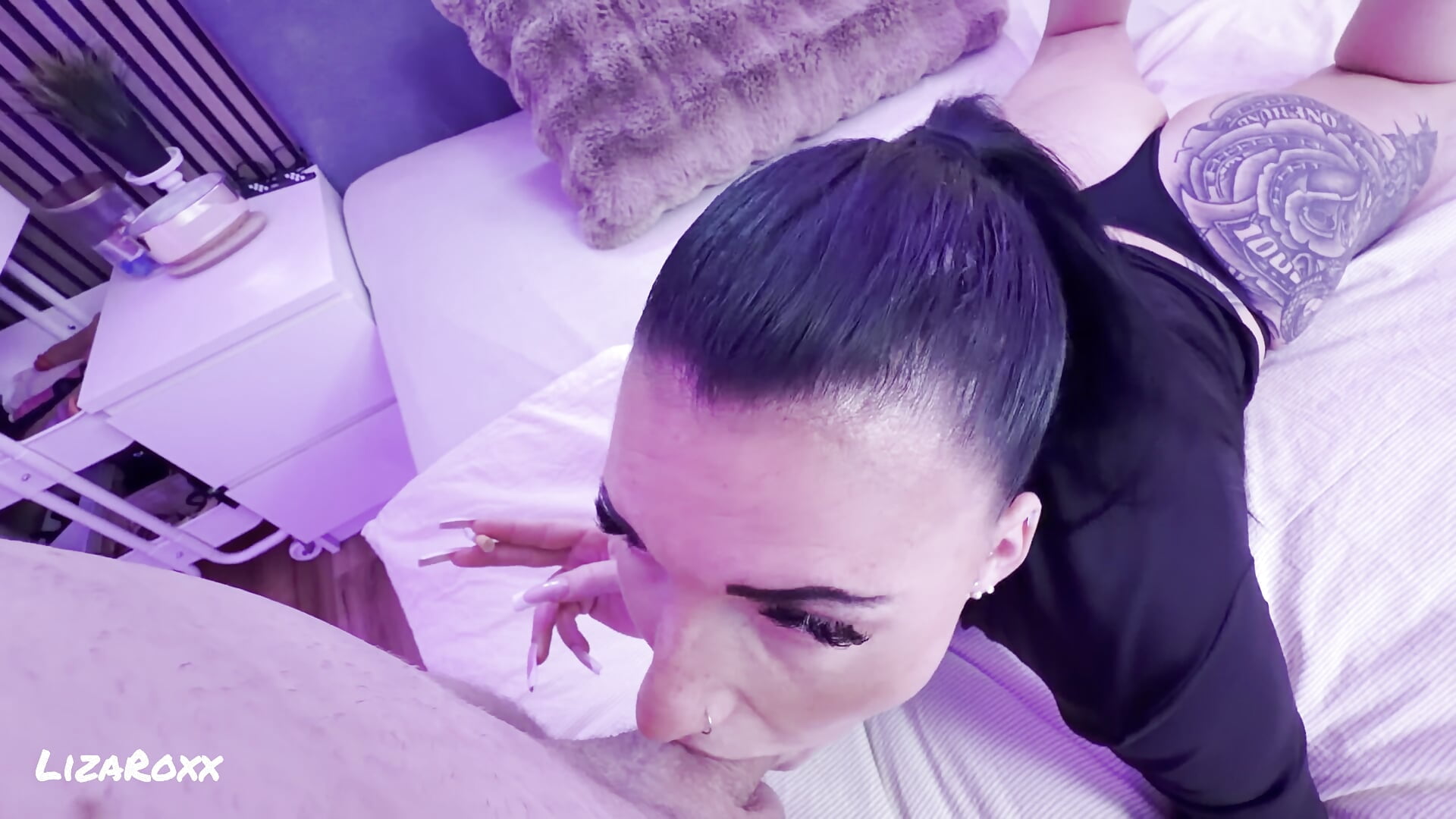 (131)  Erwischt beim rauchen - Sloppy BJ - clip cu LizaRoxx model videochat