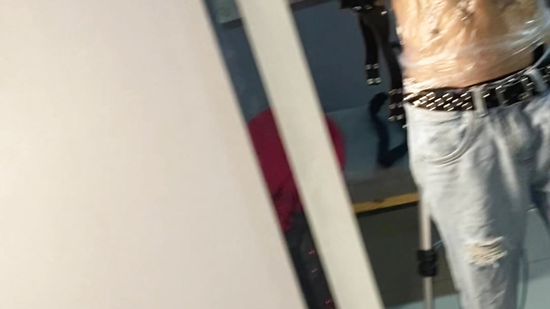 It's strange until you feel it - video od AcidMilo