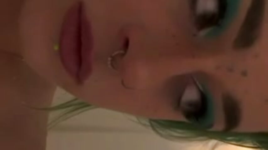 Everybody look to the left - video by mikittyy cam model