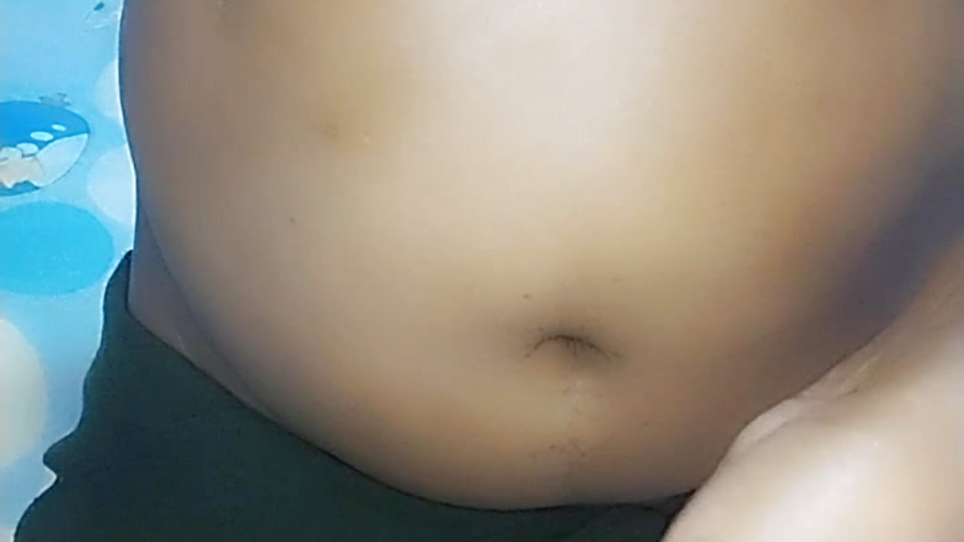 navel fingering - video by Rapunsal cam model