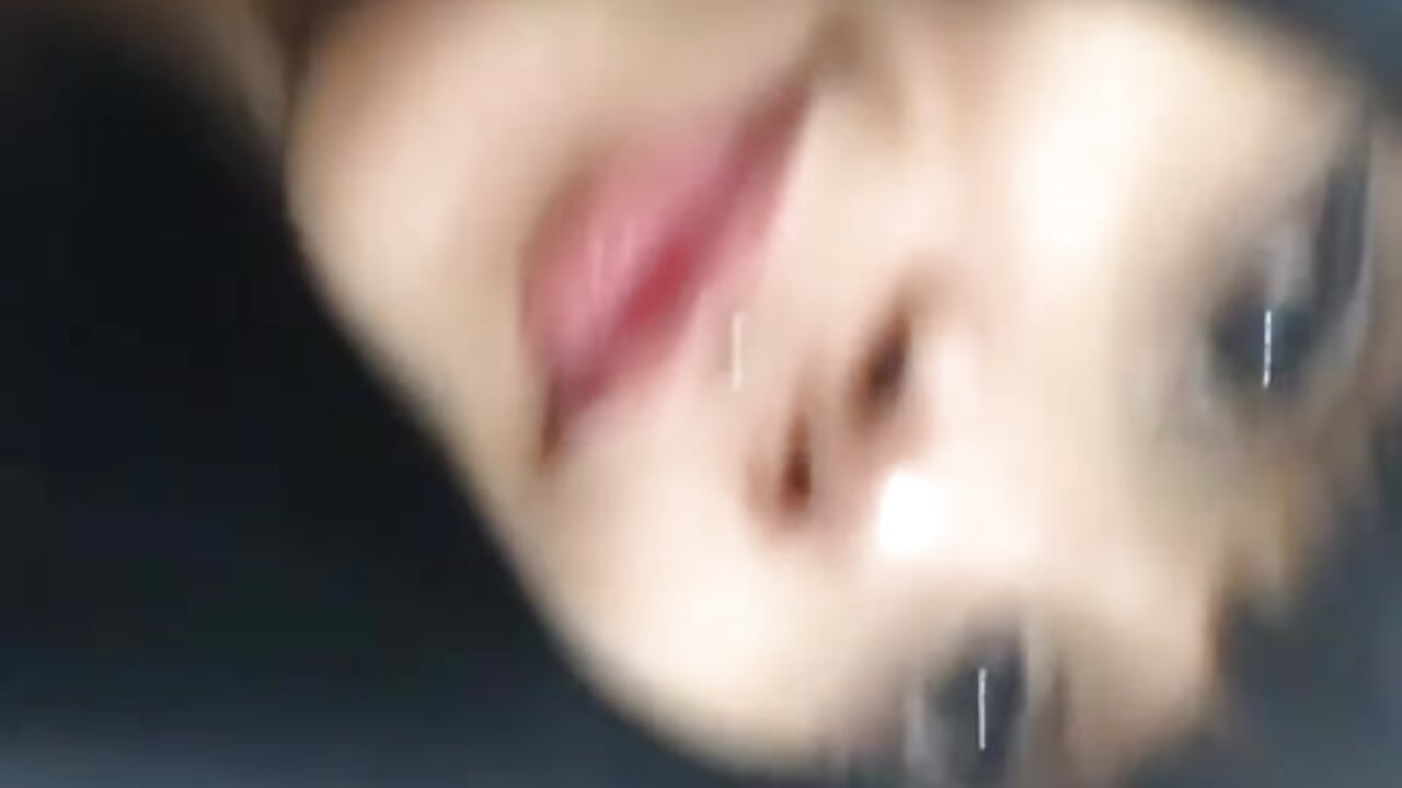 My lips are so dry... can you help me? - Video von SkinnyKitten Cam-Model