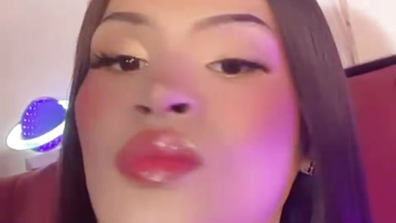 I LOOK BEAUTIFUL - video by alexia_corleoni cam model